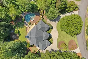 5027 Green Pine Dr, Atlanta, GA 30342 - Photo 3