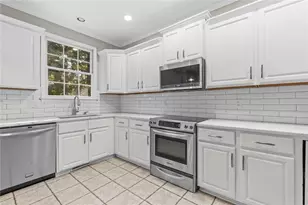 2637 Forest Meadow Ln, Lawrenceville, GA 30043 - Photo 11