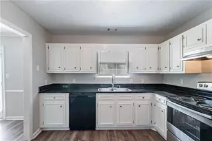 2030 Hilda Burns Pl, Lithonia, GA 30058 - Photo 7