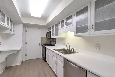 6851 Roswell Road #D14, Atlanta, GA 30328 - Photo 11