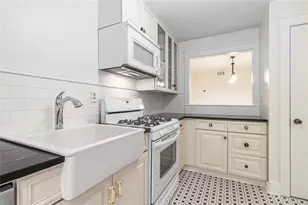 708 Woodcliff Dr, Atlanta, GA 30350 - Photo 5