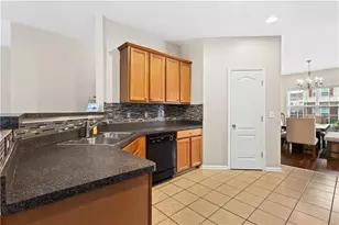 2462 Suwanee Pointe Dr, Lawrenceville, GA 30043 - Photo 11