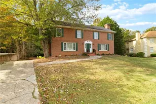 650 Corbin Lake Ct, Atlanta, GA 30350 - Photo 3