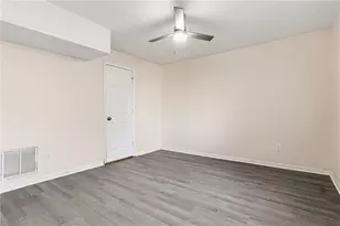 4170 Hurt Bridge Ct, Cumming, GA 30028 - Photo 17