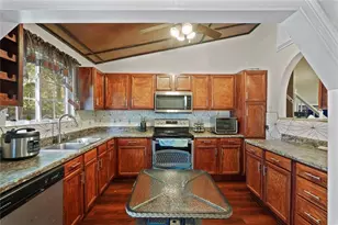 884 Forest Path, Stone Mountain, GA 30088 - Photo 9