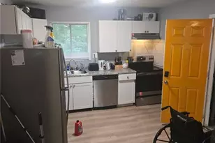 3226 Cloverhurst Dr, East Point, GA 30344 - Photo 3