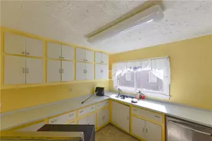 3049 Cloverhurst Dr, Atlanta, GA 30344 - Photo 3