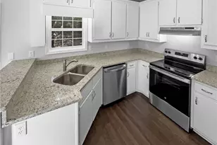 5049 Holly Hock Dr, Flowery Branch, GA 30542 - Photo 11