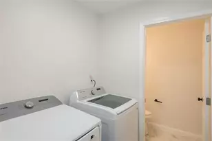 2027 Lois Pl NW, Atlanta, GA 30318 - Photo 11