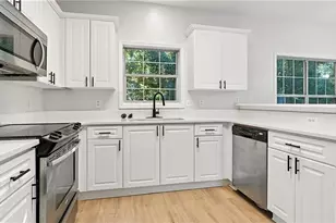 1021 Slash Pine Ct, Lawrenceville, GA 30043 - Photo 5