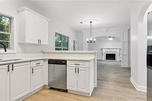 1021 Slash Pine Ct, Lawrenceville, GA 30043 - Photo 3