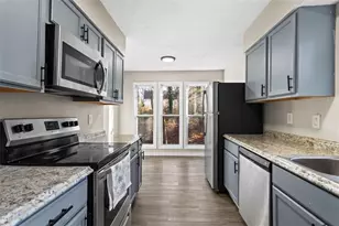 658 Hunt Station Dr, Lawrenceville, GA 30044 - Photo 13