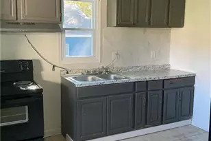 541 W W Lake Ave W, Atlanta, GA 30318 - Photo 5