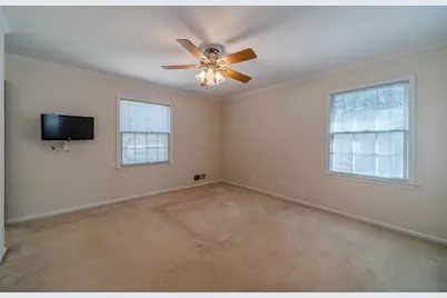 565 James Street SW, Lilburn, GA 30047 - Photo 35