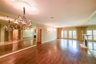 28410 Plantation Dr NE, Atlanta, GA 30324 - Photo 13