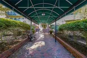 28410 Plantation Dr NE, Atlanta, GA 30324 - Photo 9