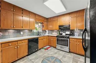 4647 Laurel Brook Dr, Flowery Branch, GA 30542 - Photo 9