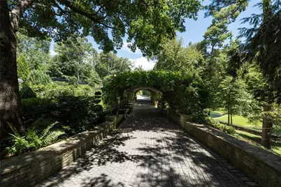 881 W Conway Drive NW, Atlanta, GA 30327 - Photo 37