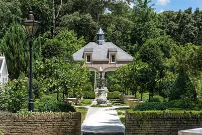 881 W Conway Drive NW, Atlanta, GA 30327 - Photo 39