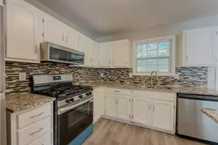 5691 Wells Cir, Stone Mountain, GA 30087 - Photo 9