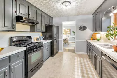 2581 Oak Village Place NE, Marietta, GA 30062 - Photo 3