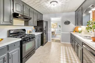 2581 Oak Village Pl NE, Marietta, GA 30062 - Photo 3