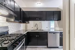 2654 Laurel View Dr, Snellville, GA 30039 - Photo 9