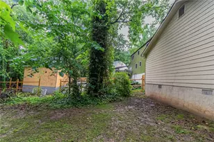 2045 Scarbrough Dr, Stone Mountain, GA 30088 - Photo 25