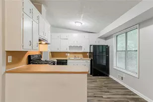 2218 Lowtrail Ct, Lithonia, GA 30058 - Photo 7