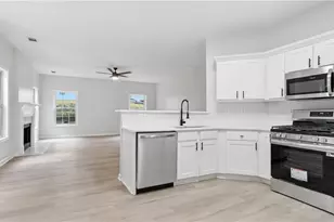 818 Pond View Ct, Sugar Hill, GA 30518 - Photo 3