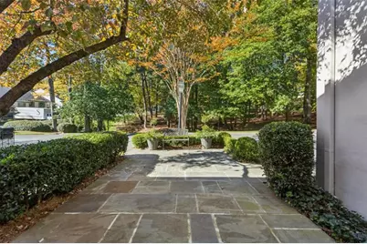 19 Mooregate Square, Atlanta, GA 30327 - Photo 5