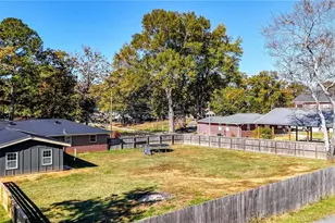 202 Peachtree St, Fairmount, GA 30139 - Photo 21