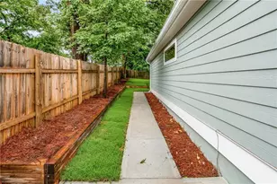 1328 Gus Thornhill Jr Dr, East Point, GA 30344 - Photo 33