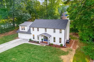 4942 Lakeland Woods Ct, Dunwoody, GA 30338 - Photo 5