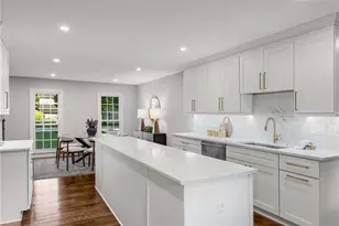 4942 Lakeland Woods Ct, Dunwoody, GA 30338 - Photo 3