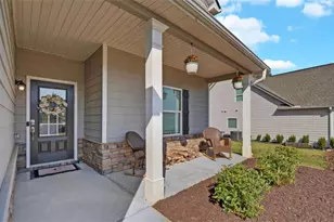 241 Huntington Manor Ct, Cornelia, GA 30531 - Photo 3