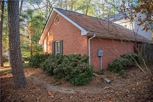 425 Hackberry Ln, Roswell, GA 30076 - Photo 23
