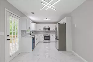 285 Camden Park Dr, Lawrenceville, GA 30046 - Photo 9