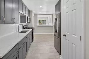 475 Center Hill Ave NW, Atlanta, GA 30318 - Photo 13