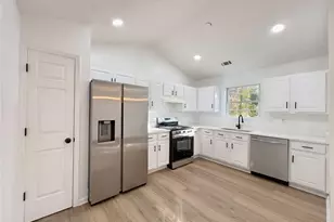 565 Paris Dr, Lawrenceville, GA 30043 - Photo 17