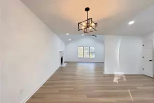 565 Paris Dr, Lawrenceville, GA 30043 - Photo 13