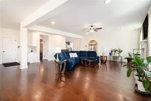 242 Township Dr, Senoia, GA 30276 - Photo 9