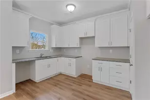 2874 Laurel Ridge Cir, East Point, GA 30344 - Photo 9