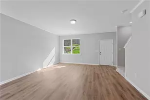 2874 Laurel Ridge Cir, East Point, GA 30344 - Photo 5