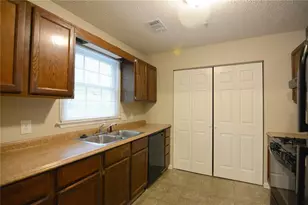 294 E Burns Ct, Marietta, GA 30008 - Photo 7