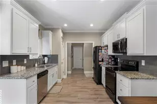 732 E Jefferson St, Hoschton, GA 30548 - Photo 15