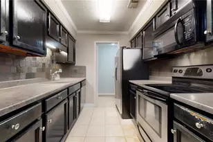 25205 Plantation Dr NE, Atlanta, GA 30324 - Photo 9