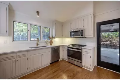 922 Barton Woods Road NE, Atlanta, GA 30307 - Photo 11