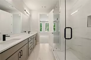 2206 Carlton Ct, Atlanta, GA 30318 - Photo 17