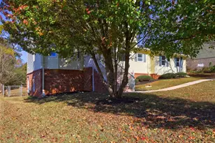 3839 Saddle Ridge Dr, Snellville, GA 30039 - Photo 3